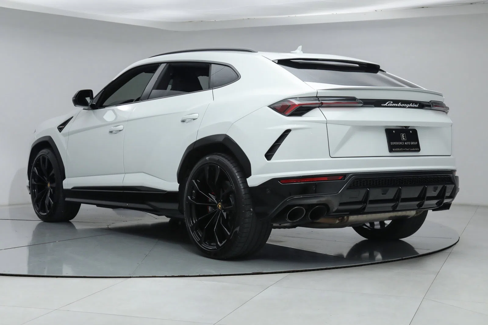2020 Lamborghini Urus, rear three-quarter view