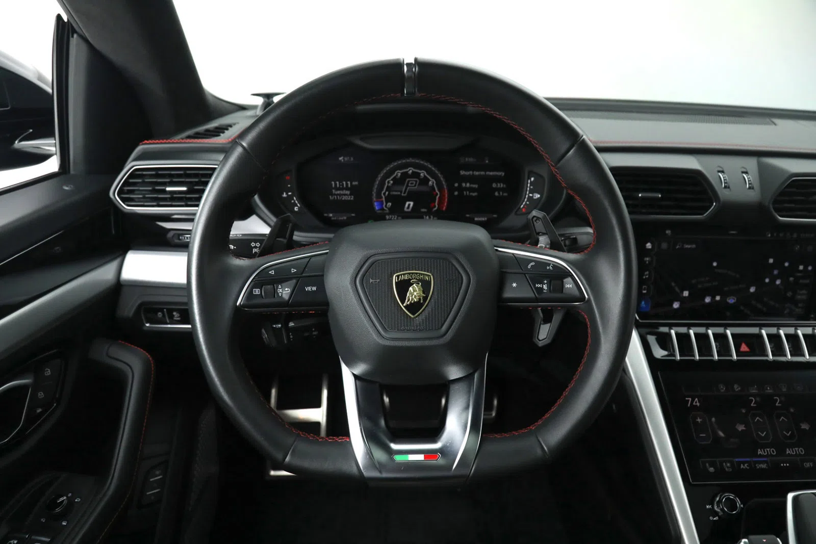 2020 Lamborghini Urus interior, dashboard