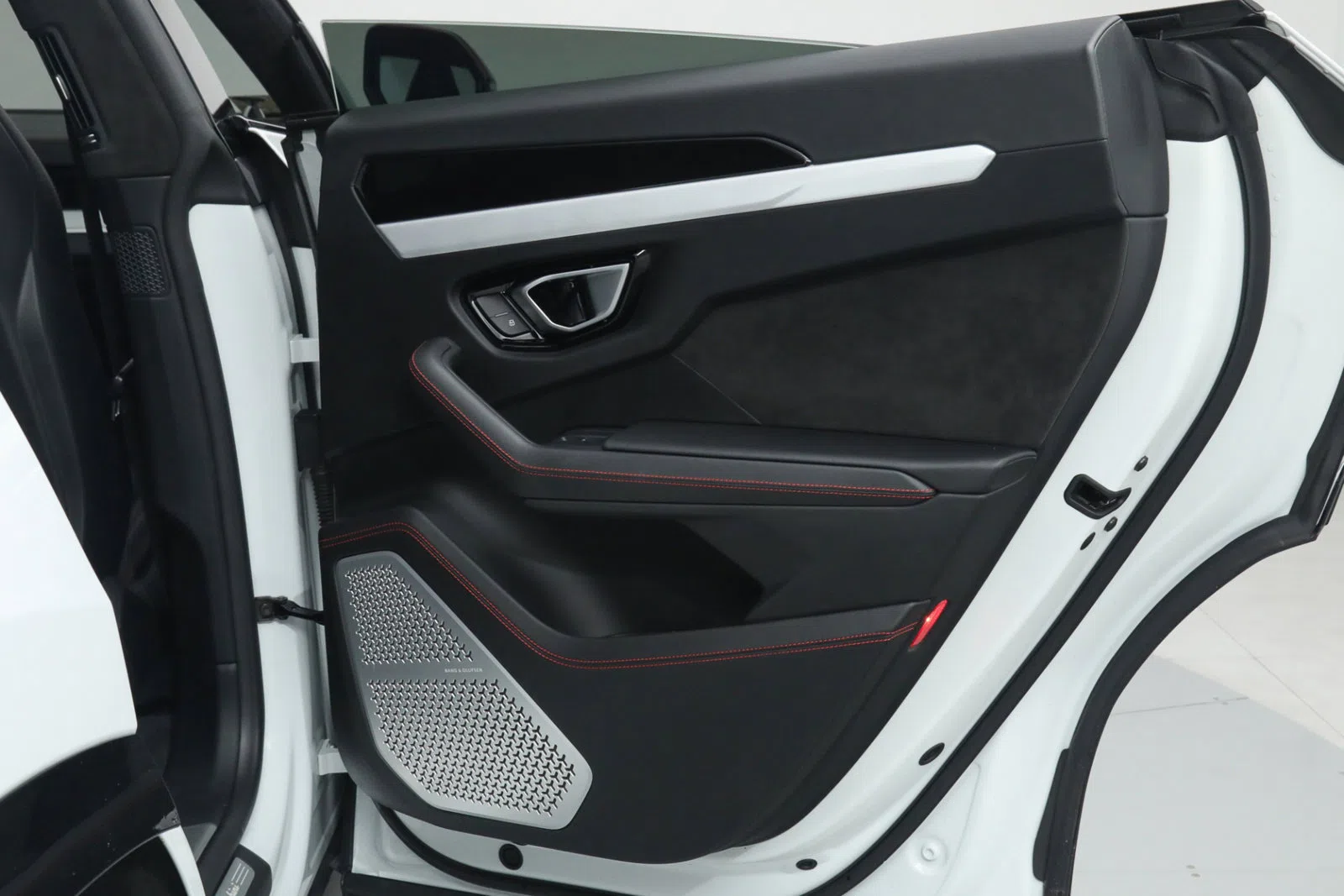 2020 Lamborghini Urus interior, door panel