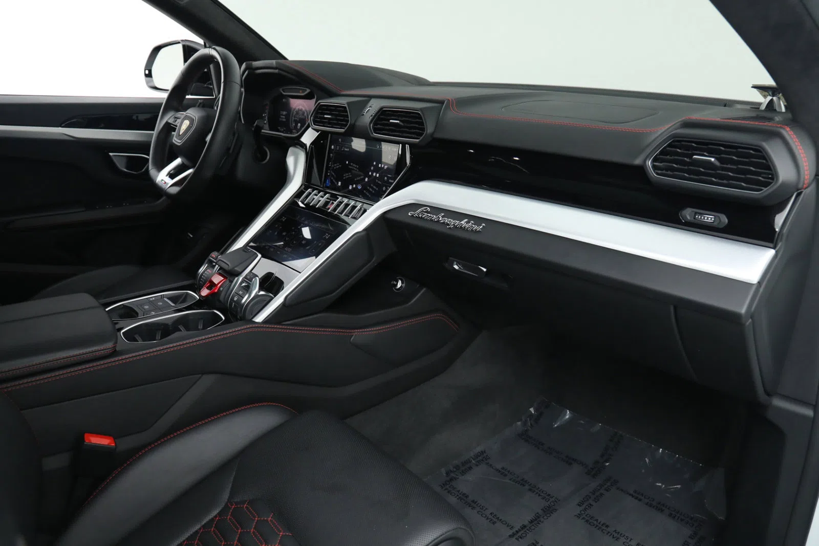 2020 Lamborghini Urus interior