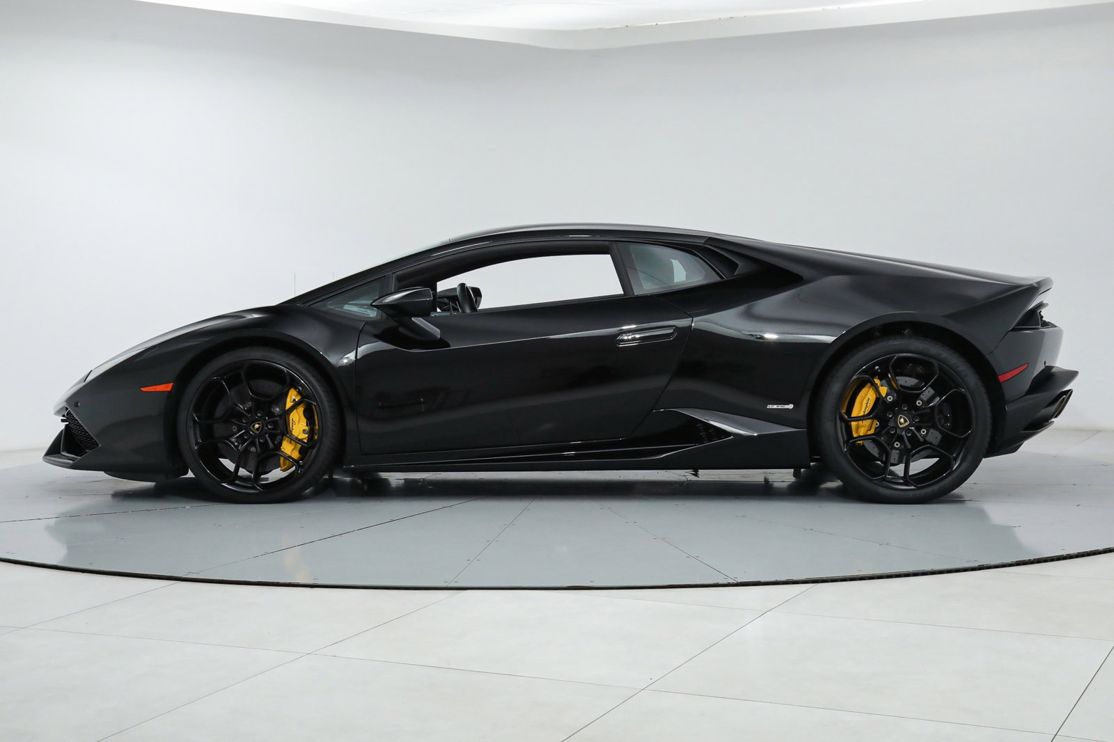 2015 LAMBORGHINI HURACAN LP610-4, 2/16