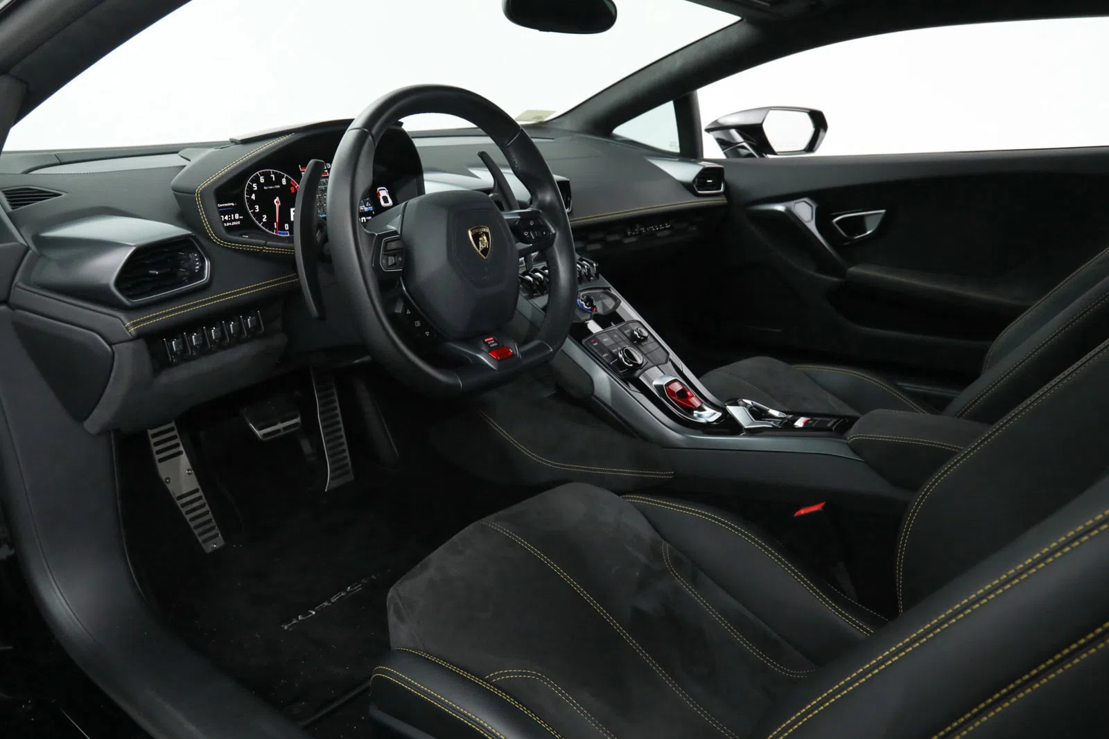 2015 Lamborghini Huracan LP610-4 interior, dashboard