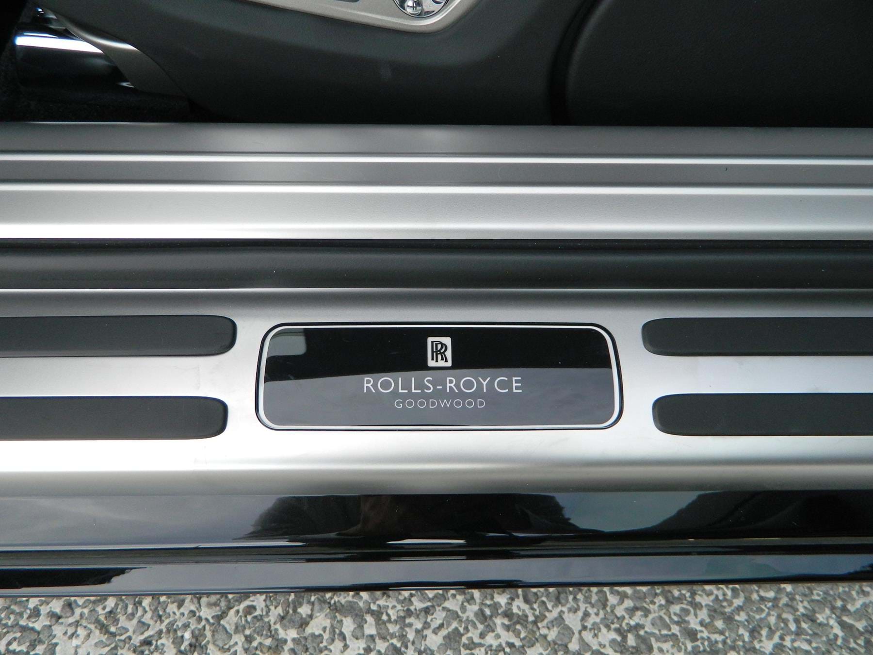 2017 Rolls-Royce Wraith Black Badge Diamond Black, 6/17