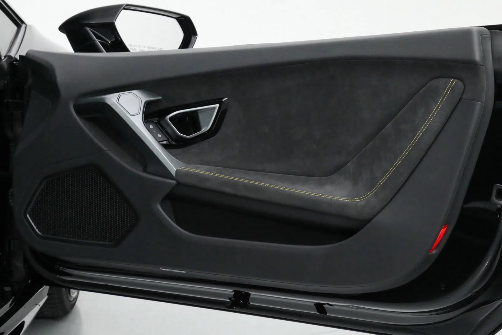 2015 Lamborghini Huracan LP610-4 interior, door panel