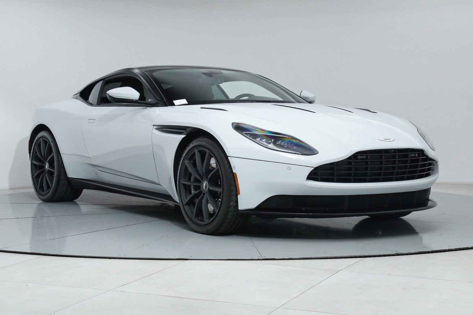 2020 ASTON MARTIN DB11 AMR