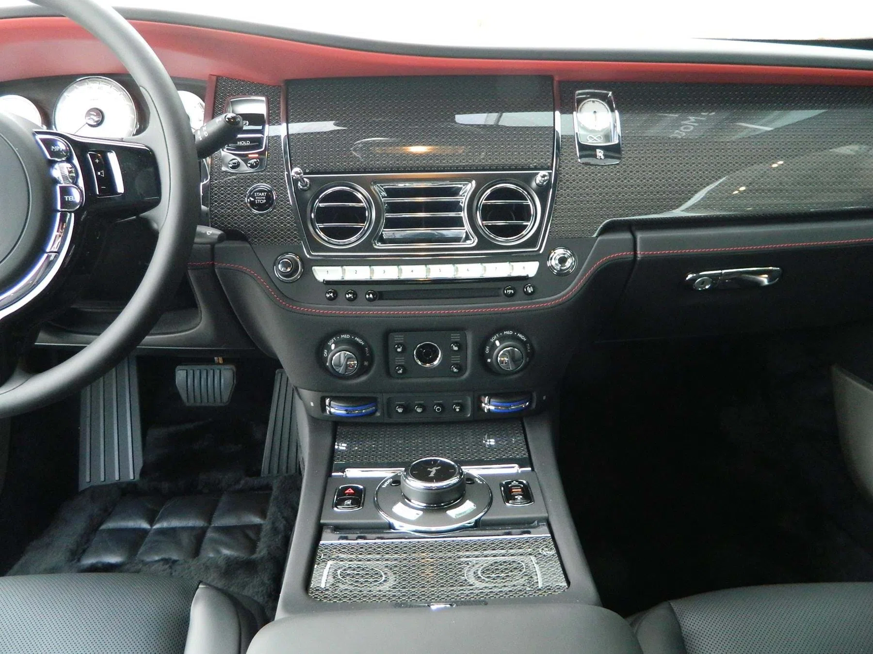 2017 Rolls-Royce Wraith Black Badge Diamond Black interior, dashboard, Black & Mugello Red