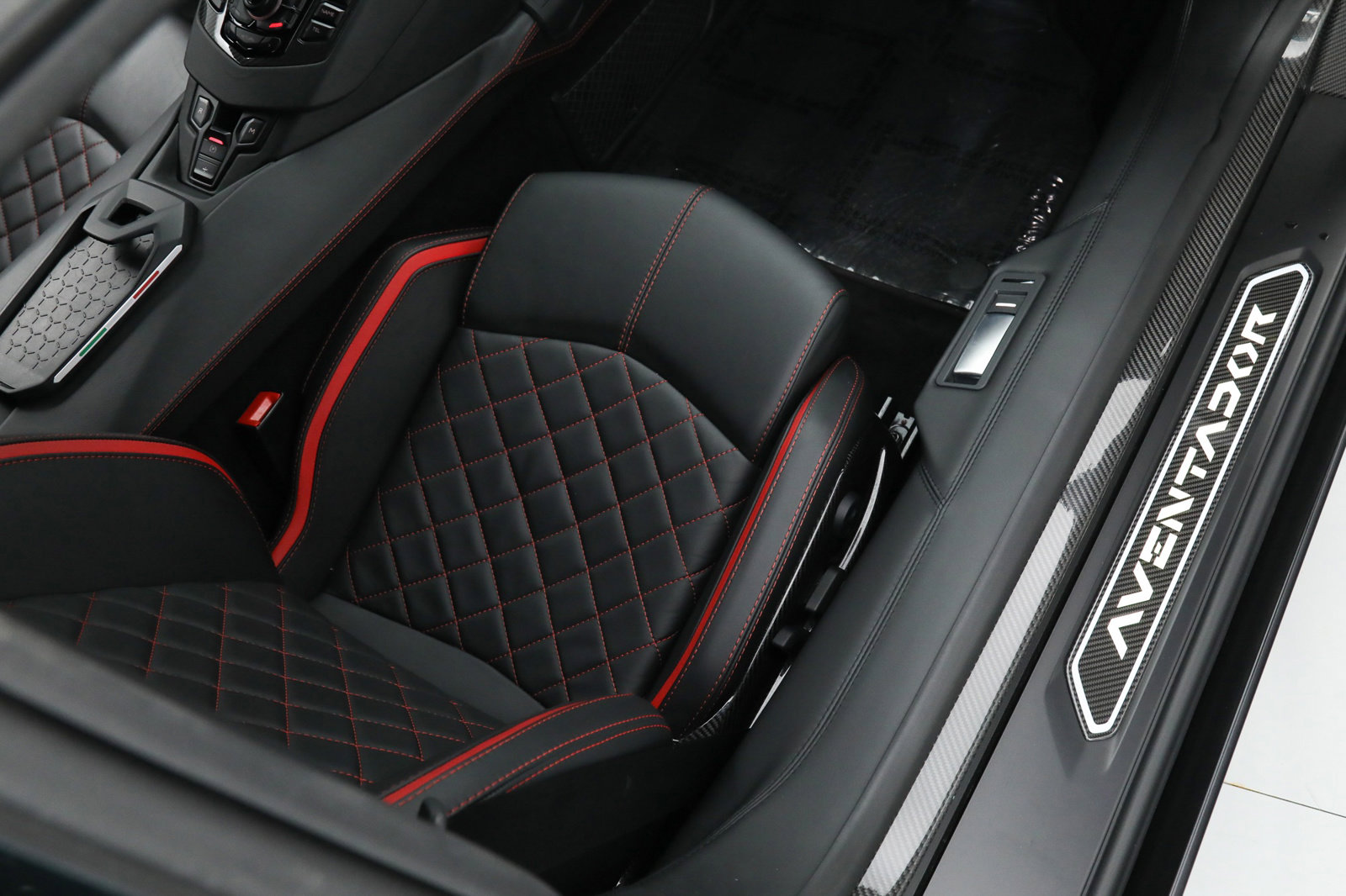 2018 LAMBORGHINI AVENTADOR S, 10/20