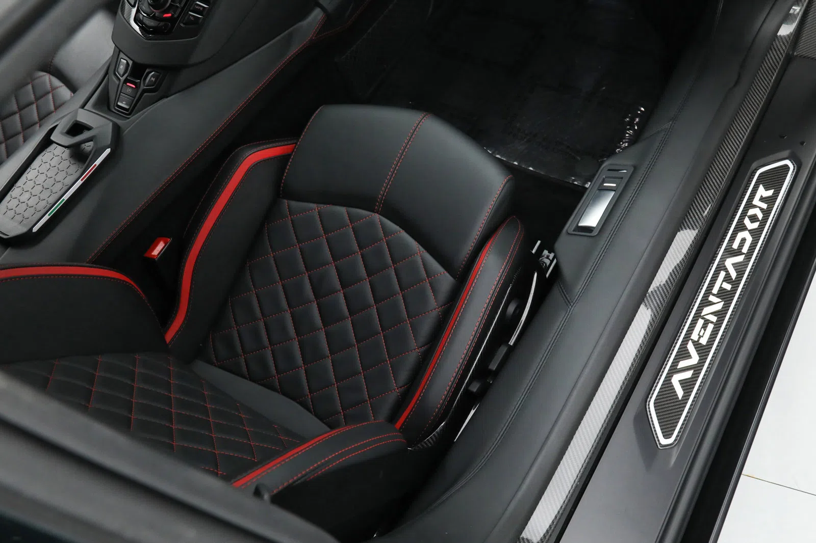 2018 Lamborghini Aventador S interior, seats