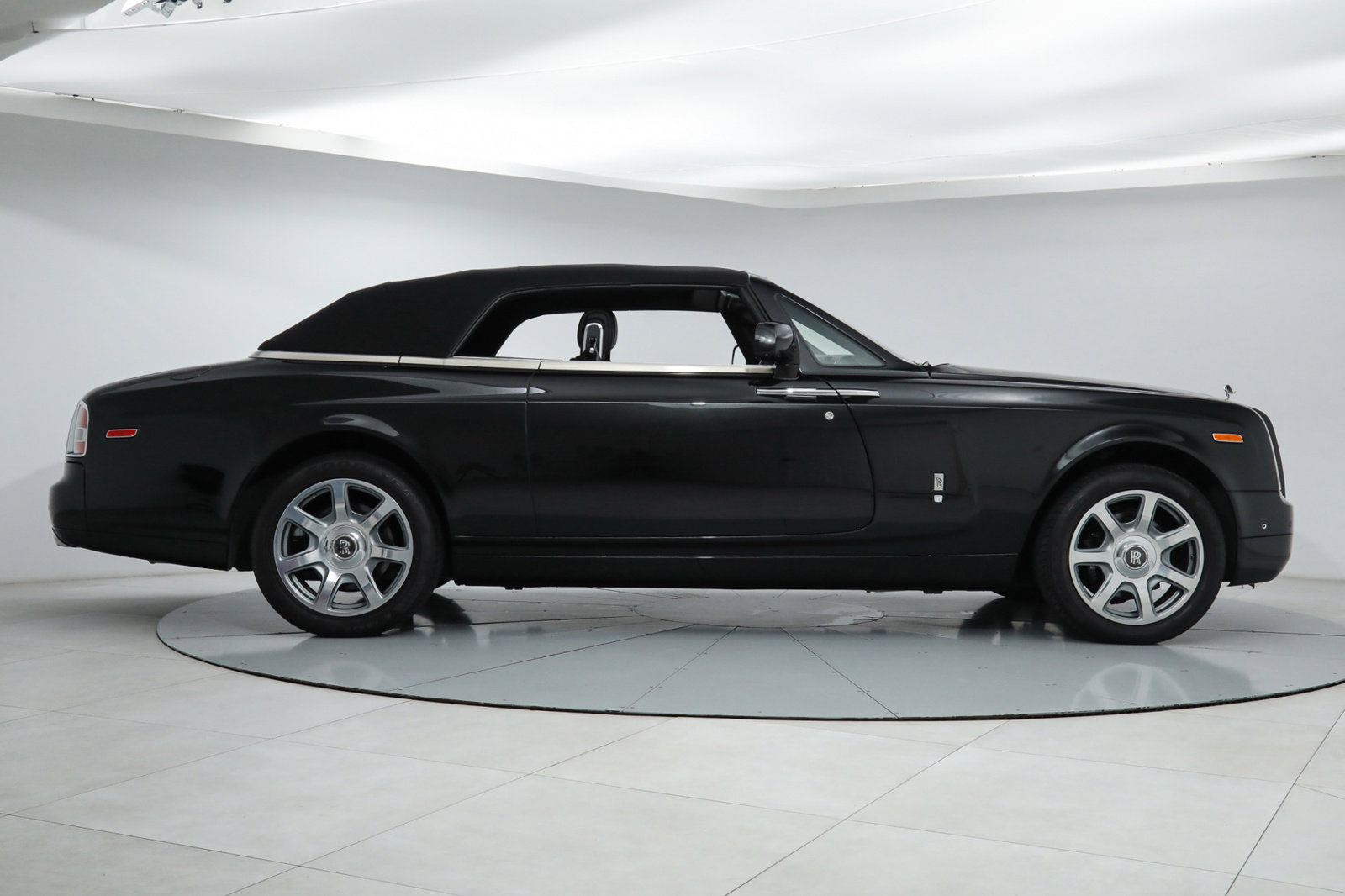 2016 ROLLS-ROYCE PHANTOM COUPE DROPHEAD, 11/19
