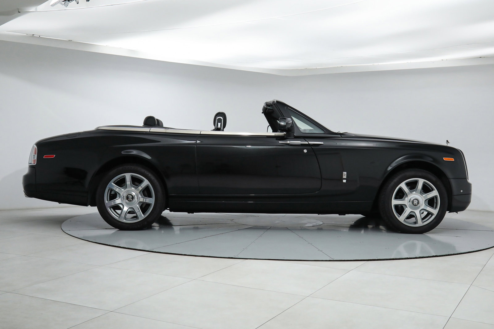 2016 ROLLS-ROYCE PHANTOM COUPE DROPHEAD, 12/19