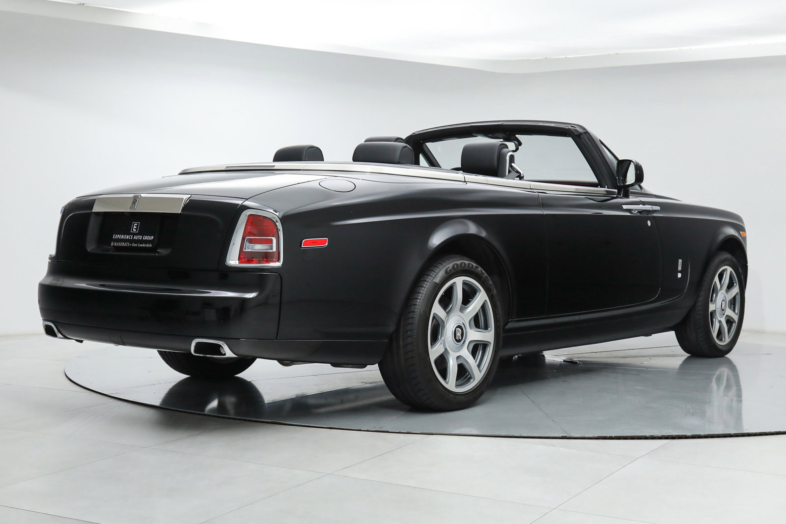 2016 ROLLS-ROYCE PHANTOM COUPE DROPHEAD, 13/19