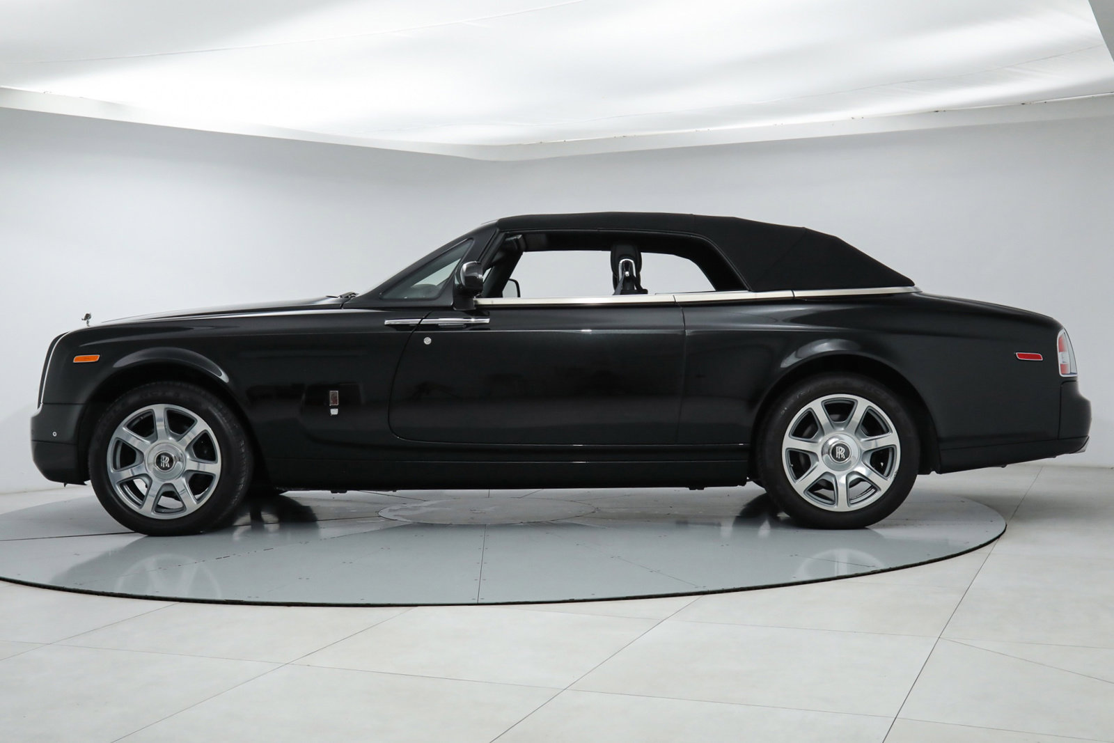 2016 ROLLS-ROYCE PHANTOM COUPE DROPHEAD, 16/19