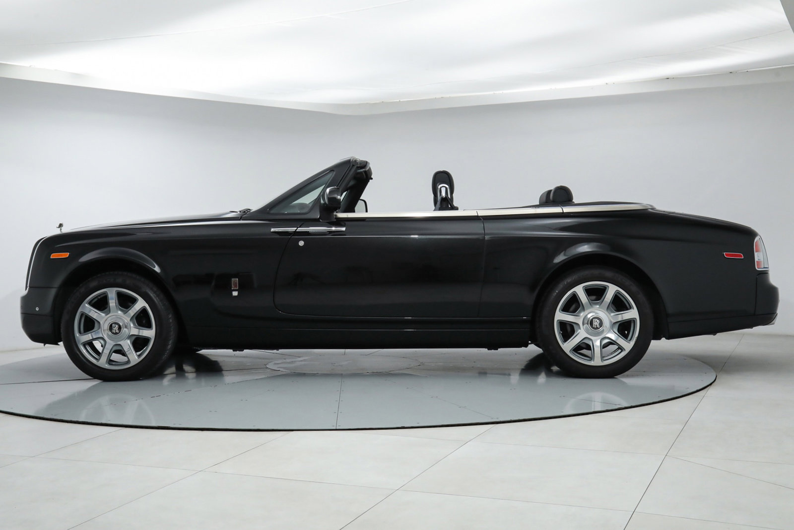 2016 ROLLS-ROYCE PHANTOM COUPE DROPHEAD, 17/19