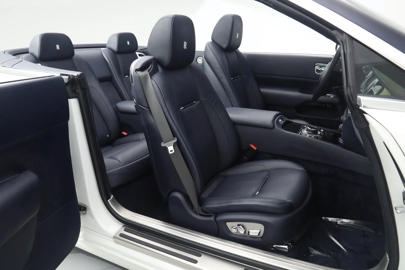 2020 Rolls-Royce Dawn interior, seats