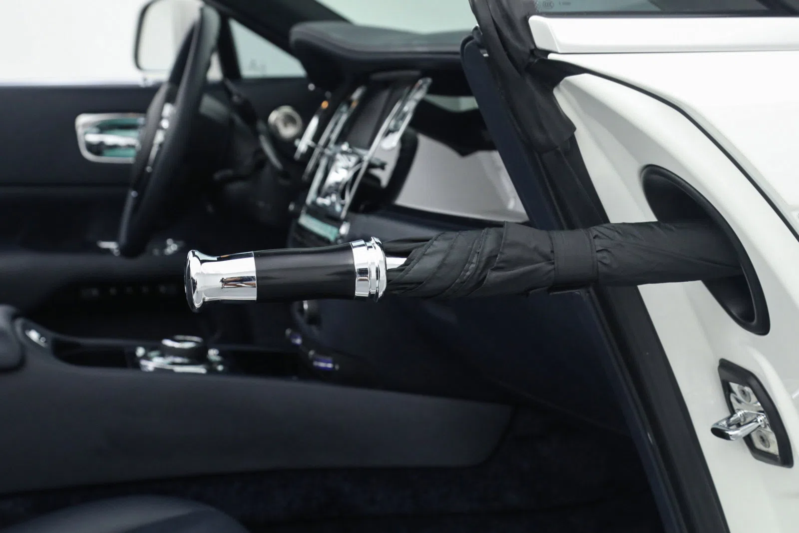 2020 Rolls-Royce Dawn interior, center console