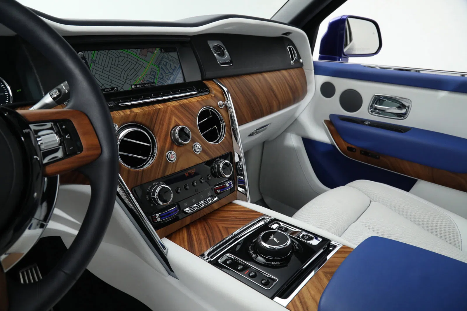 2019 Rolls-Royce Cullinan interior, dashboard