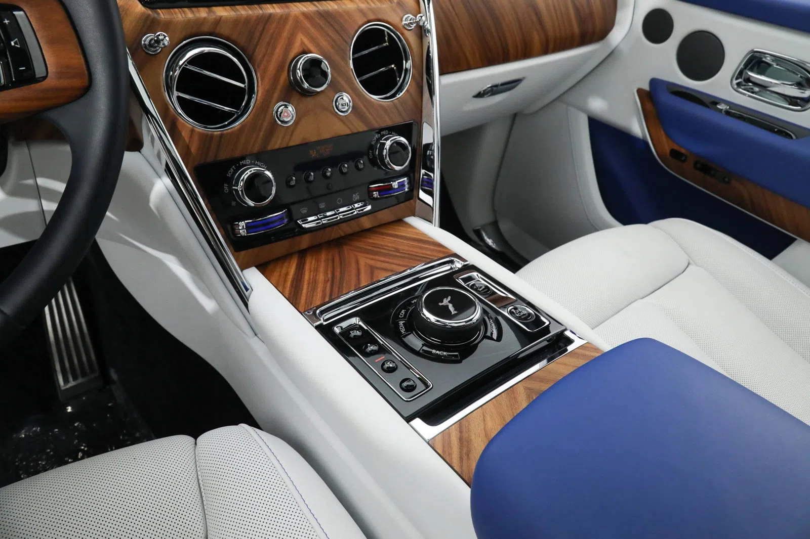 2019 Rolls-Royce Cullinan interior