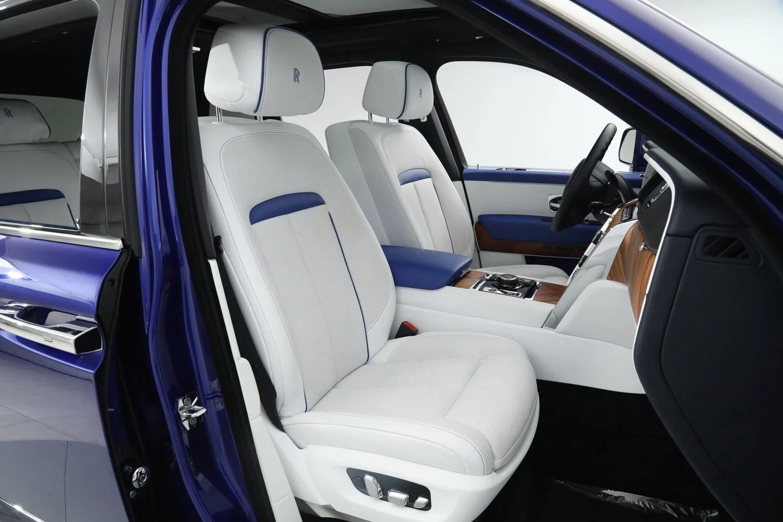 2019 Rolls-Royce Cullinan interior, seats