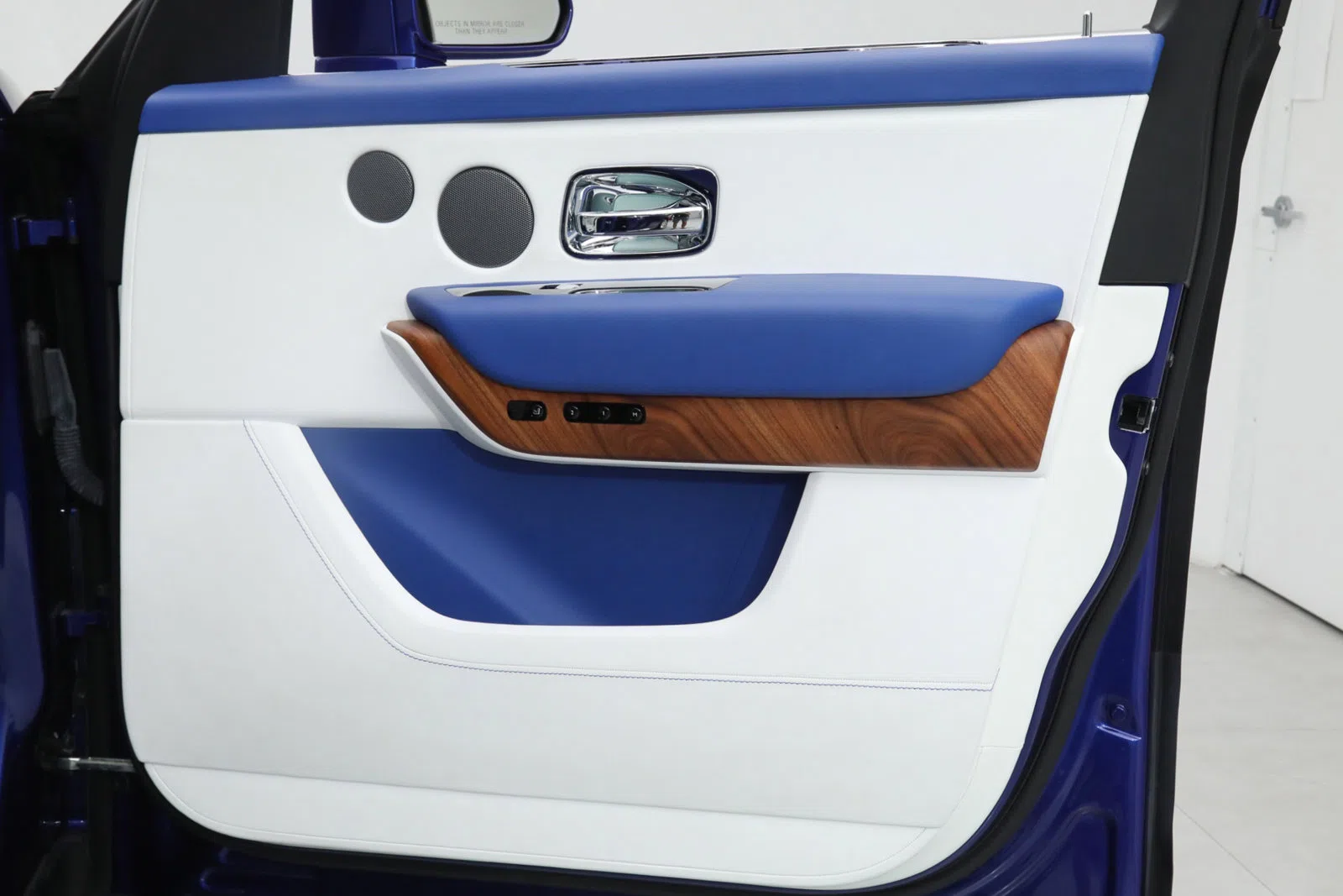 2019 Rolls-Royce Cullinan interior, door panel
