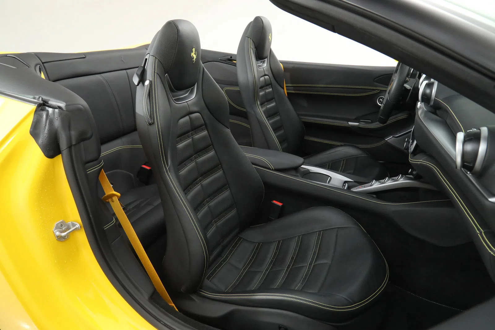 2019 Ferrari Portofino interior, seats
