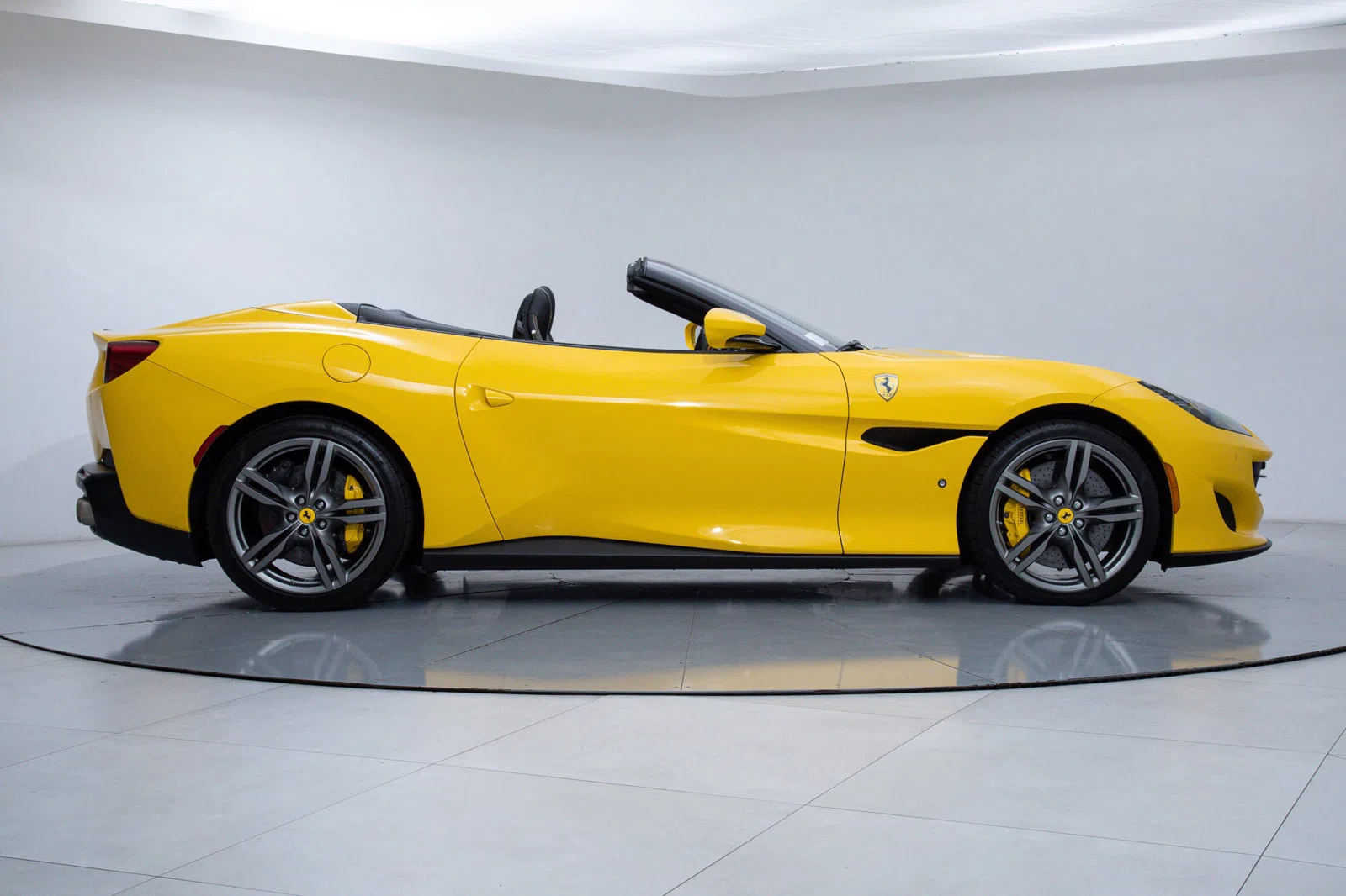 2019 Ferrari Portofino, side profile