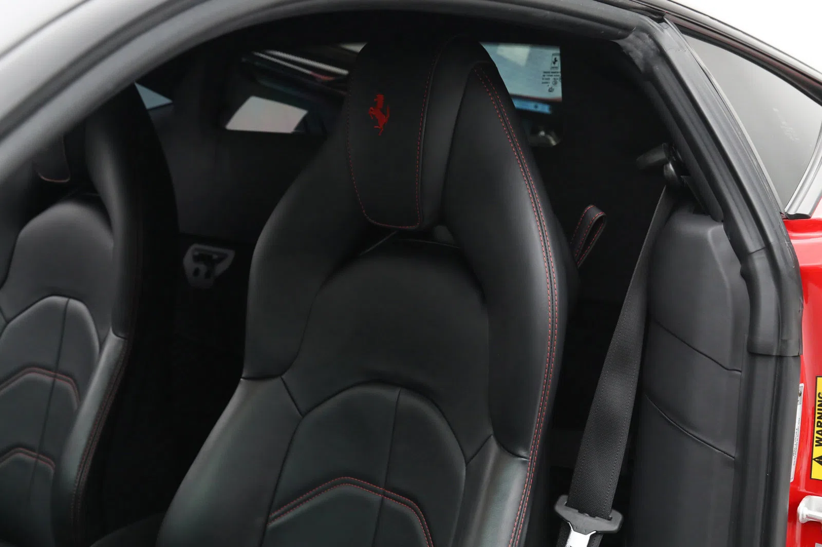2018 FERRARI 488 GTB interior, seats