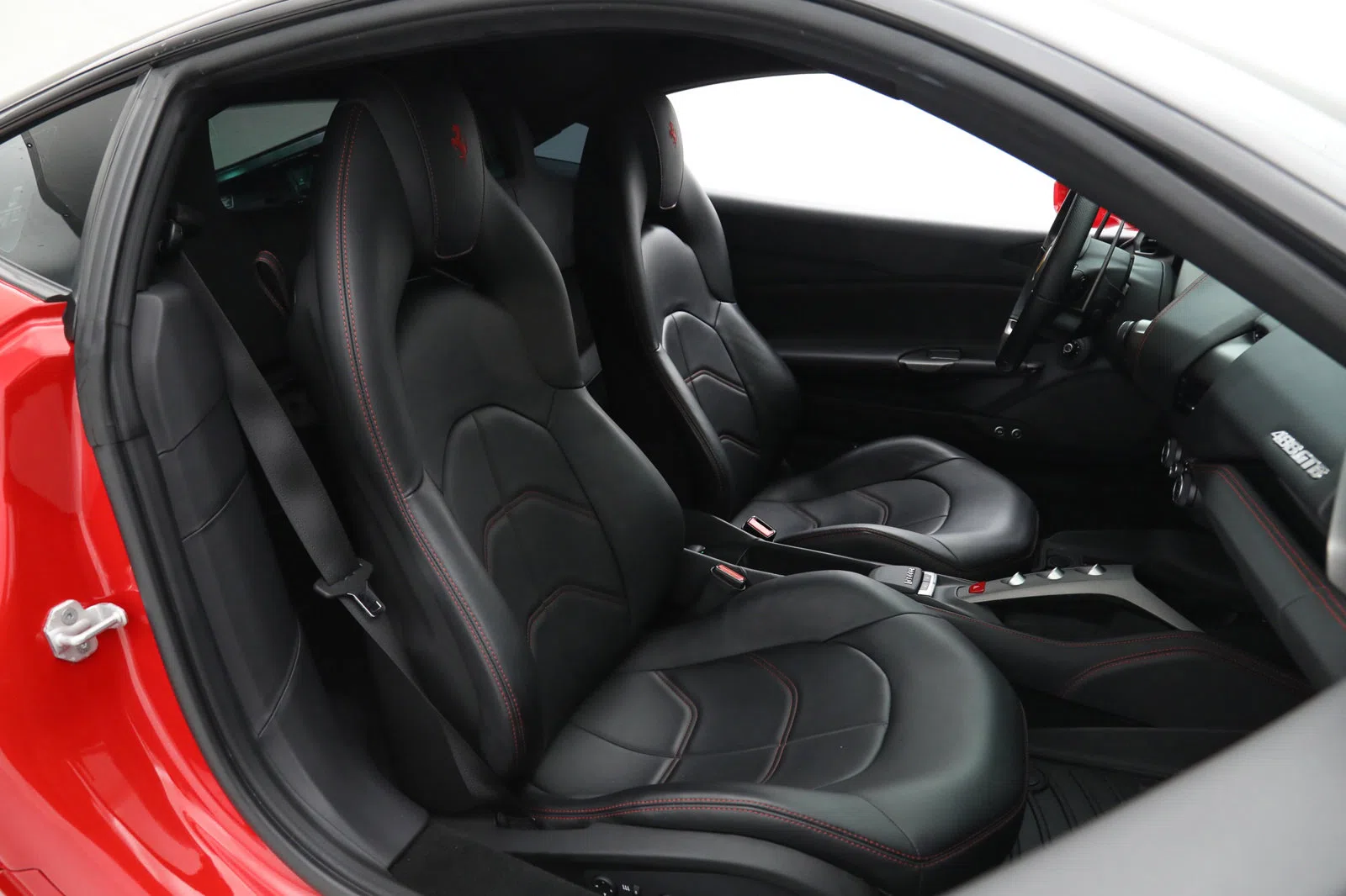2018 FERRARI 488 GTB interior, seats