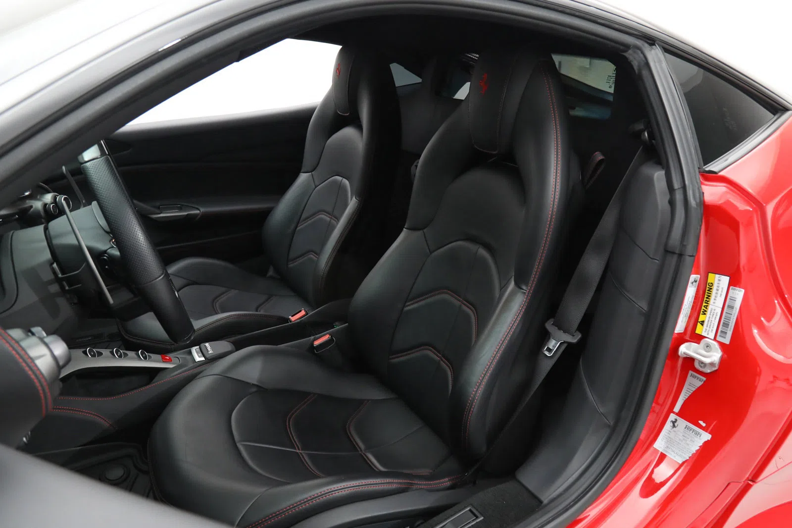 2018 FERRARI 488 GTB interior, seats