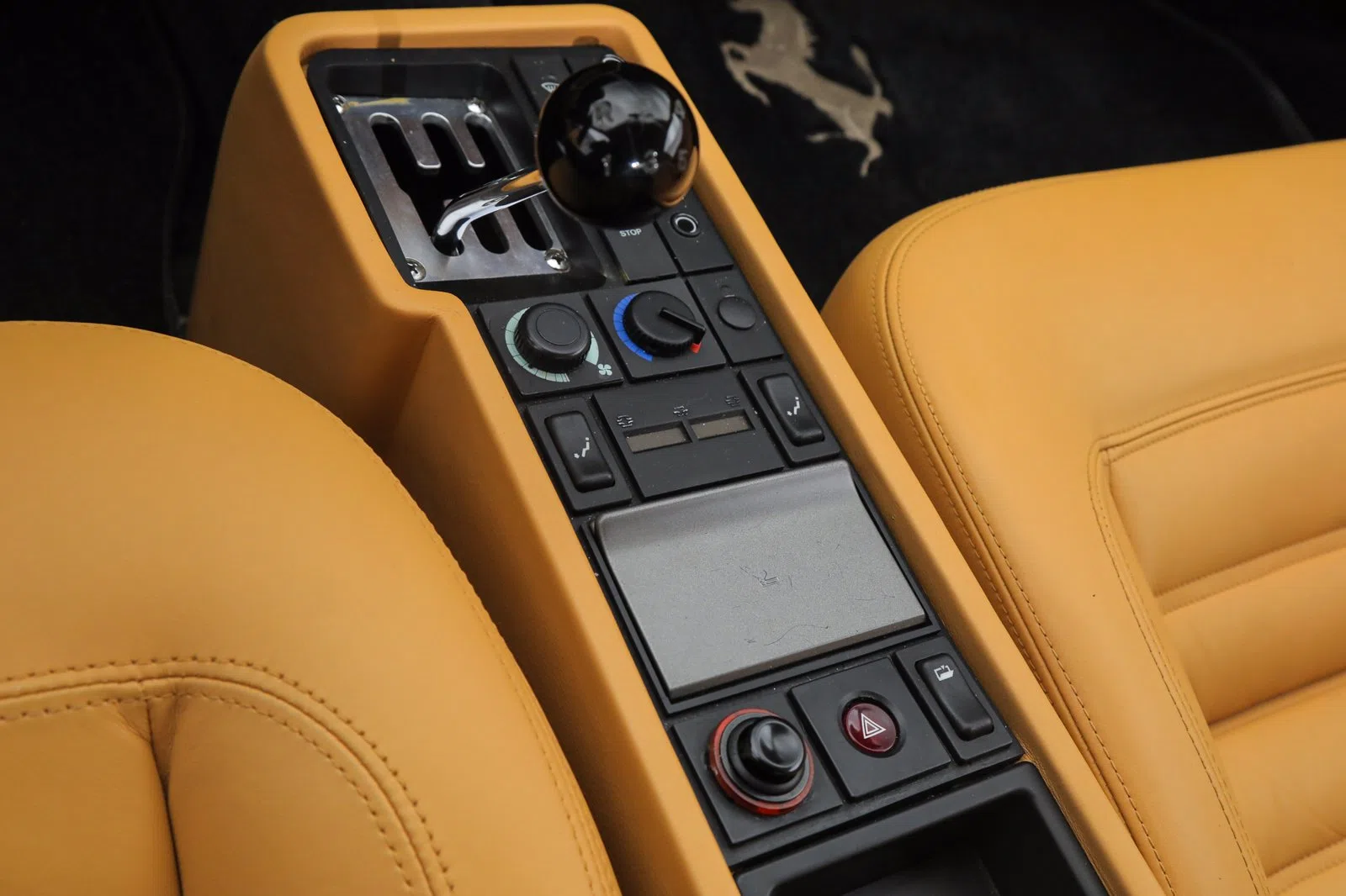 1992 FERRARI 512 TR interior, center console