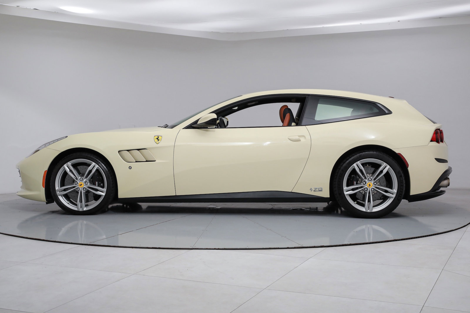 2018 FERRARI GTC4 LUSSO, 5/20