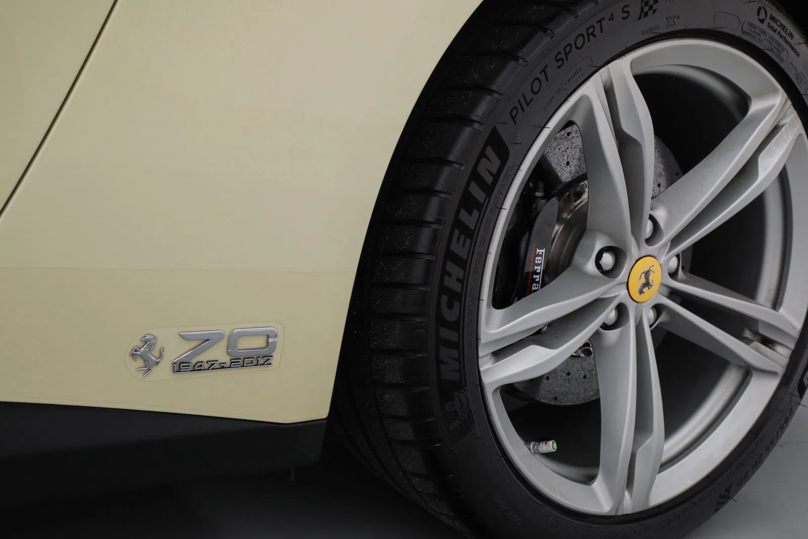 2018 Ferrari GTC4 Lusso wheel