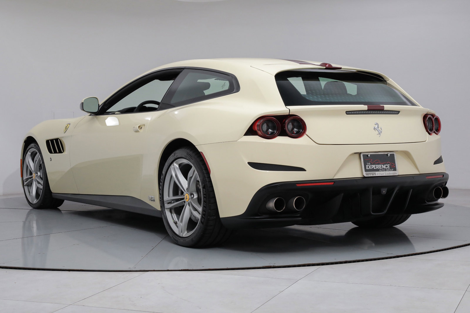 2018 FERRARI GTC4 LUSSO, 18/20