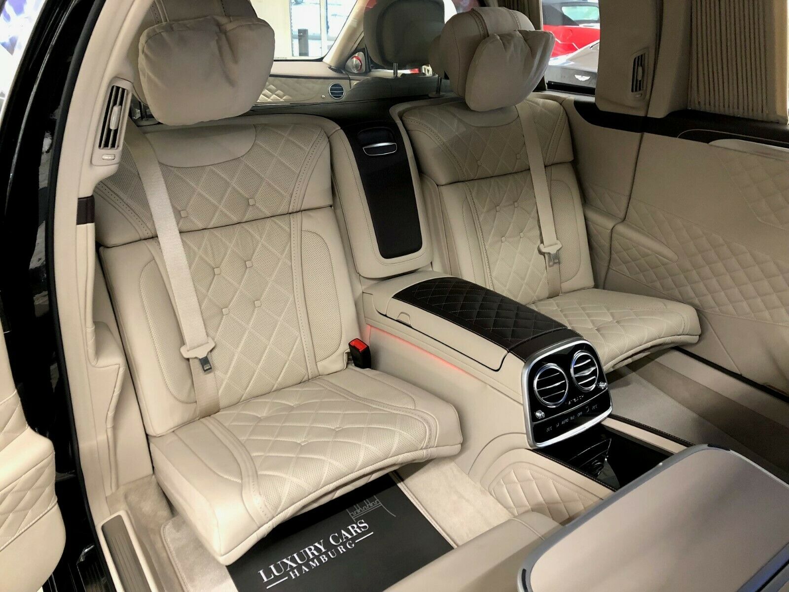 2017 Mercedes-Benz S 600 Maybach Pullman, 2/19