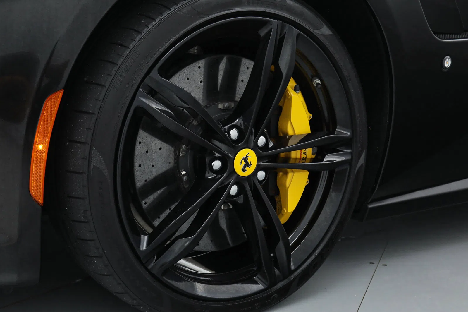 2018 Ferrari GTC4 Lusso wheel