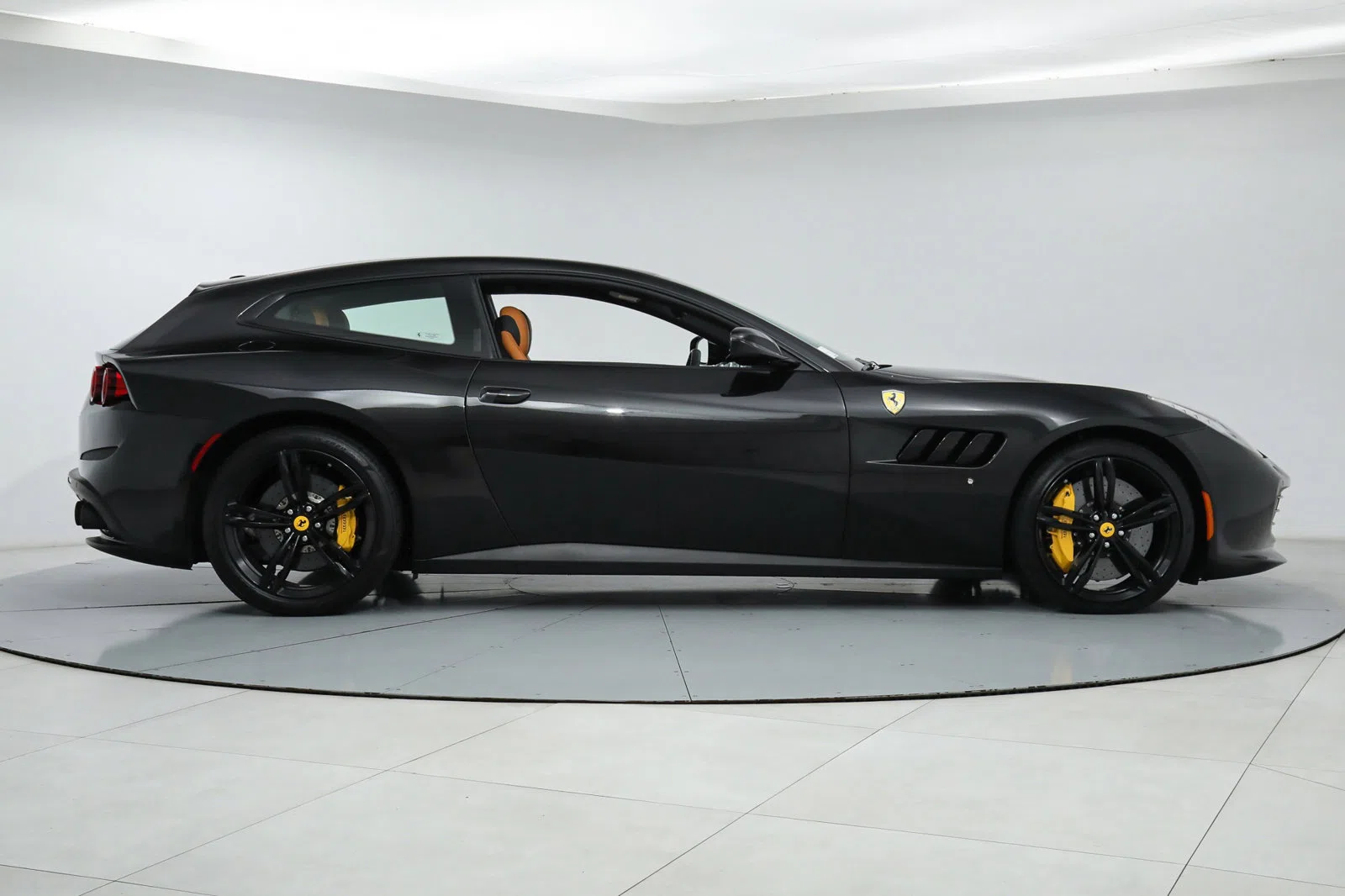 2018 Ferrari GTC4 Lusso, side profile