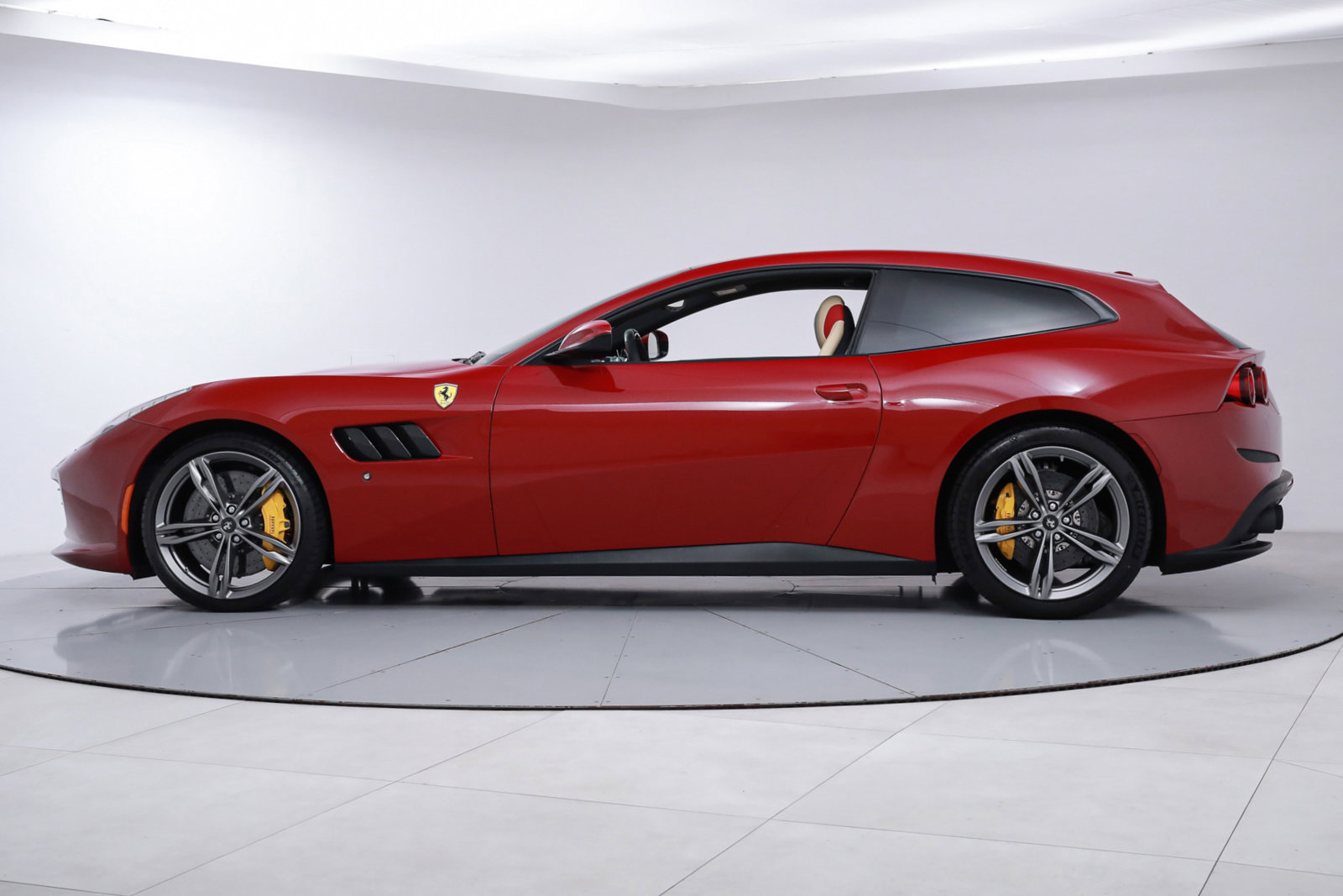 2018 FERRARI GTC4 LUSSO, 19/20