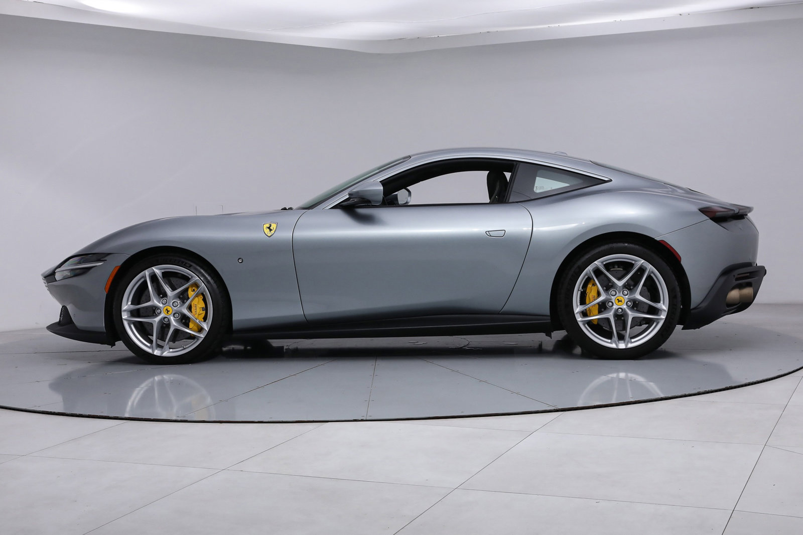 2021 FERRARI ROMA, 18/20