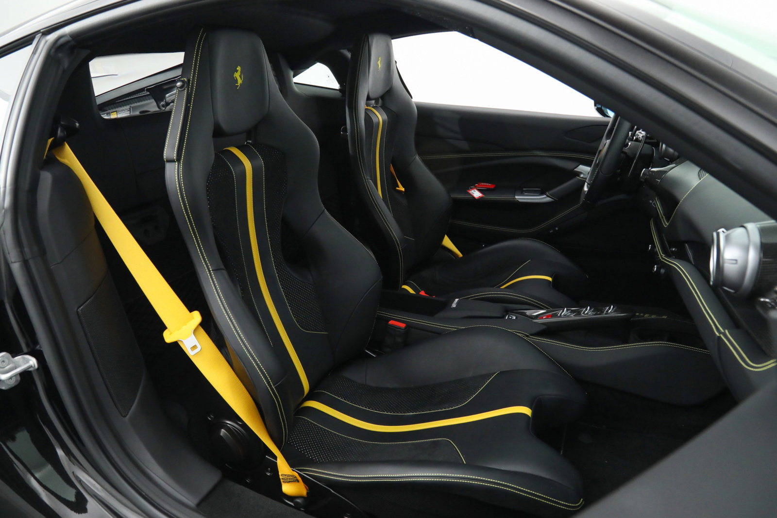 2021 FERRARI F8 TRIBUTO, 4/18
