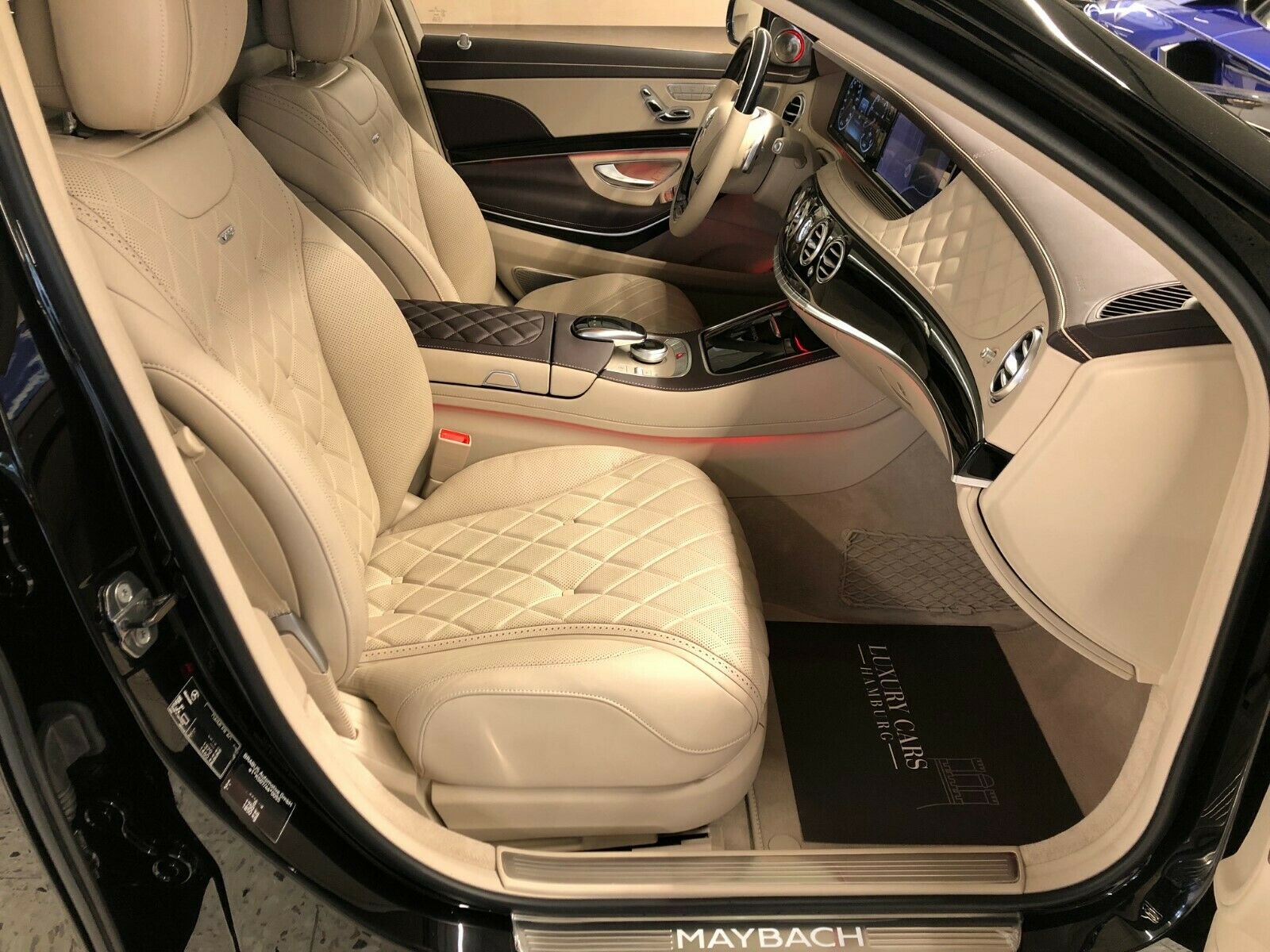 2017 Mercedes-Benz S 600 Maybach Pullman, 18/19