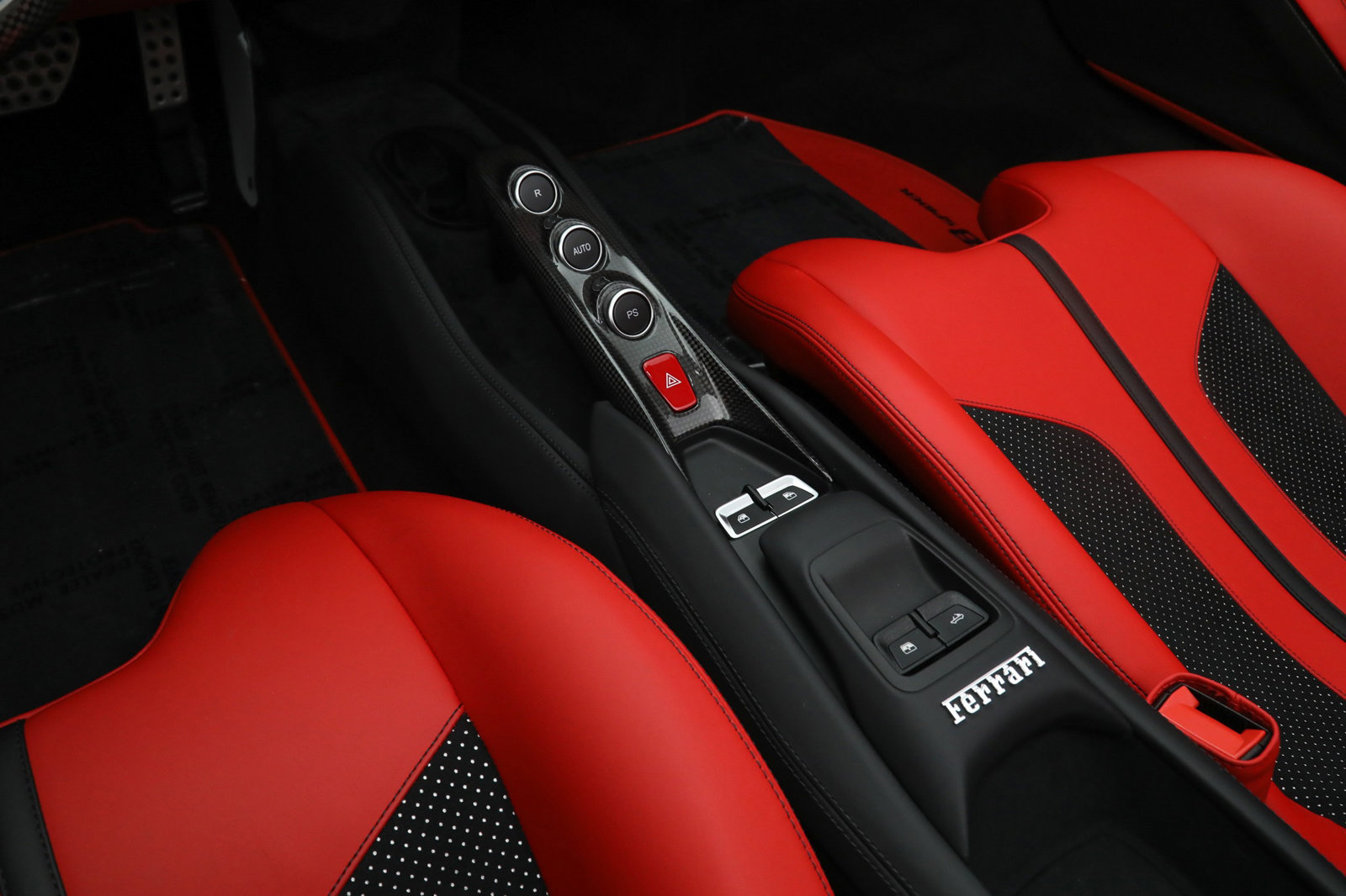 2021 Ferrari F8 Spider, 18/20