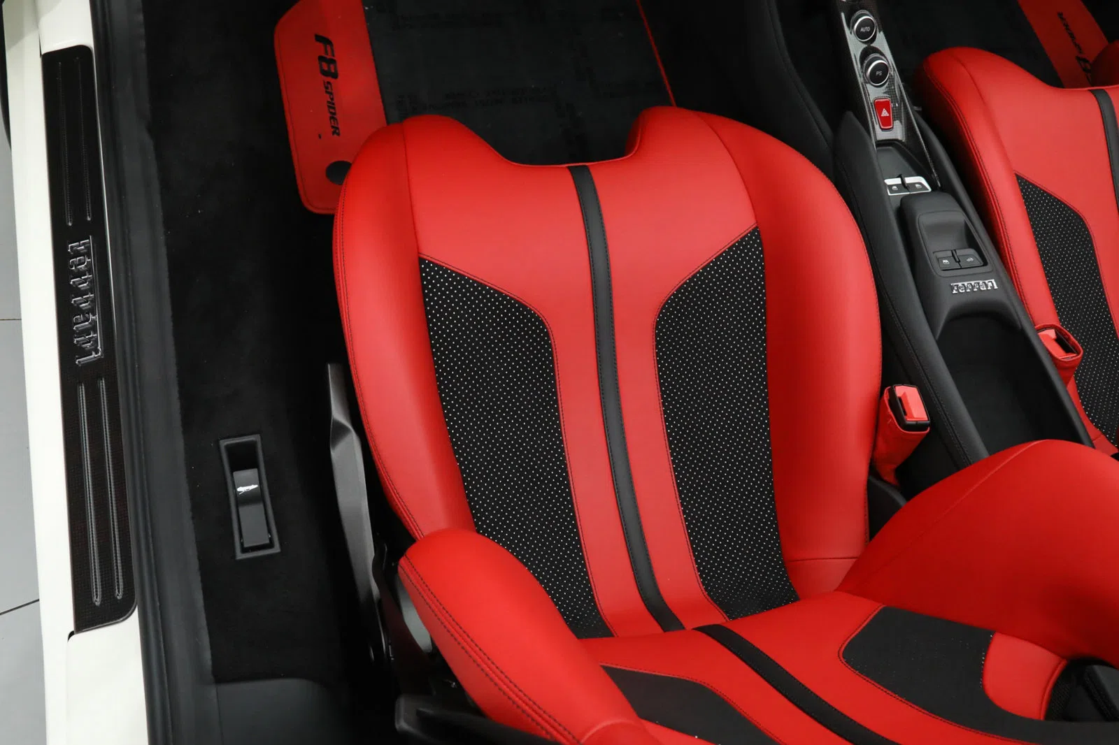 2021 Ferrari F8 Spider interior, seats
