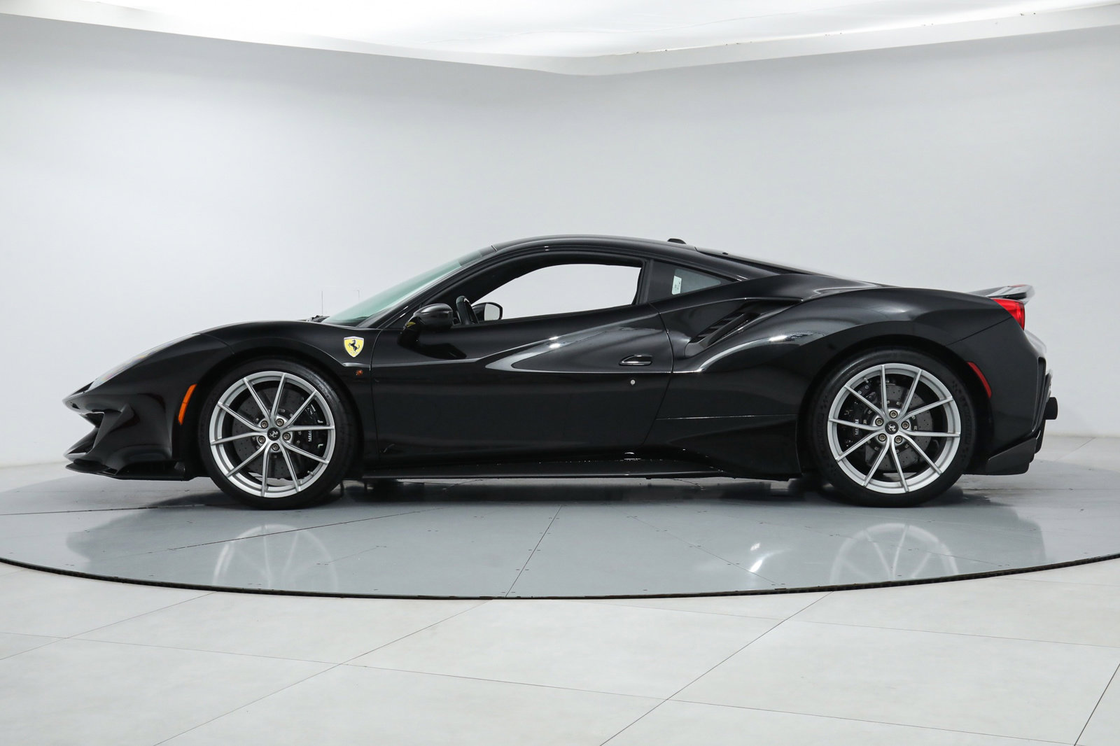 2019 FERRARI 488 PISTA, 18/19
