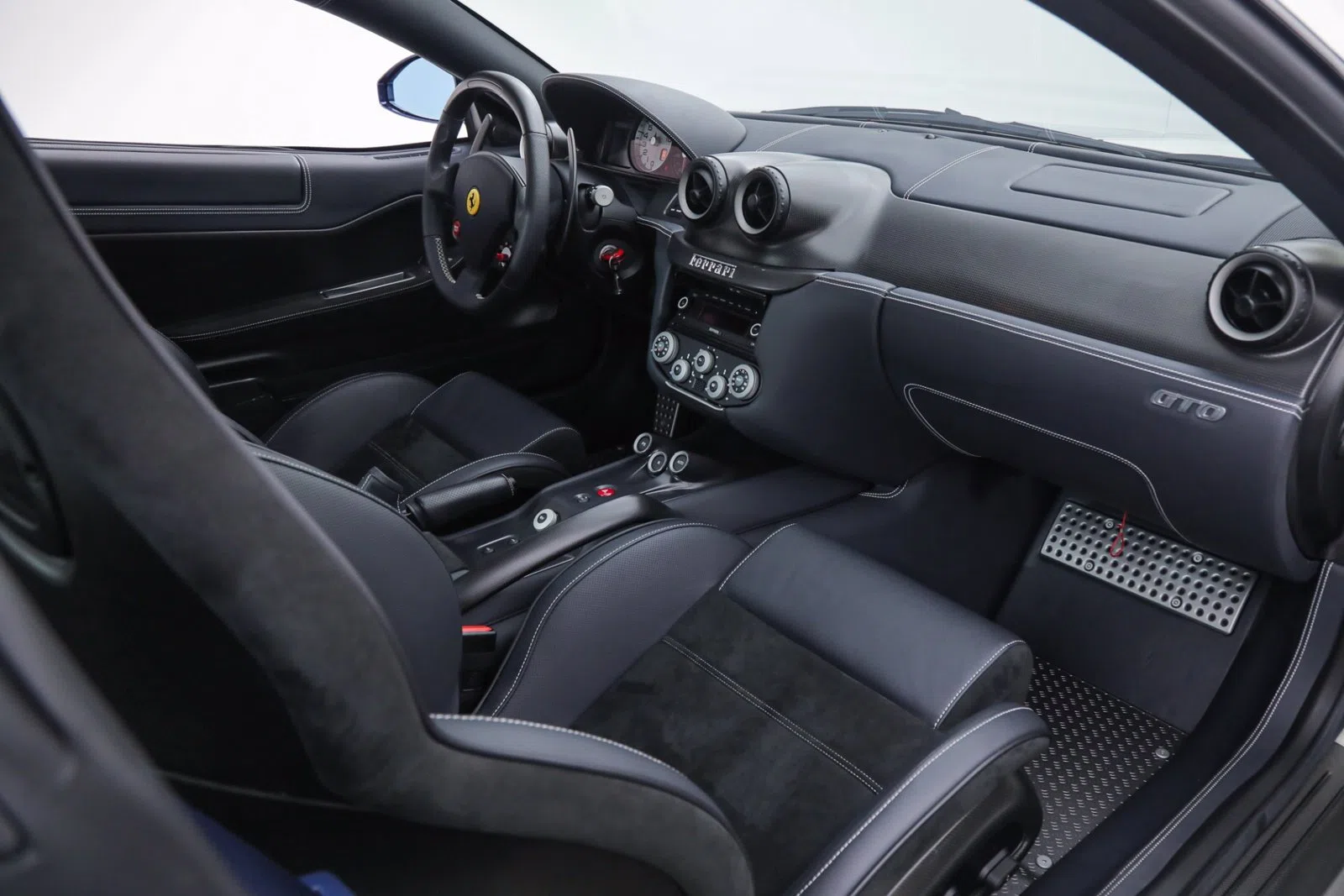 2011 FERRARI 599 GTO interior