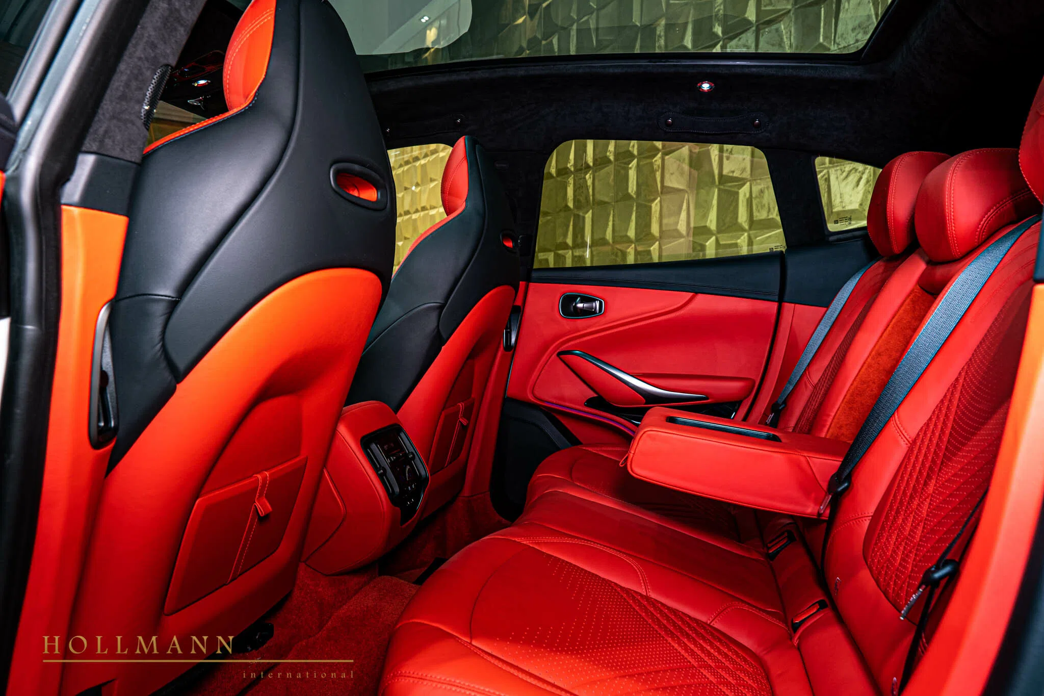 2022 Aston Martin DBX interior, seats