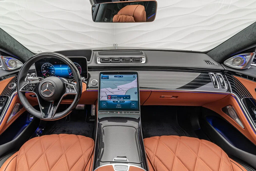2022 Mercedes-Maybach S 680 interior, dashboard