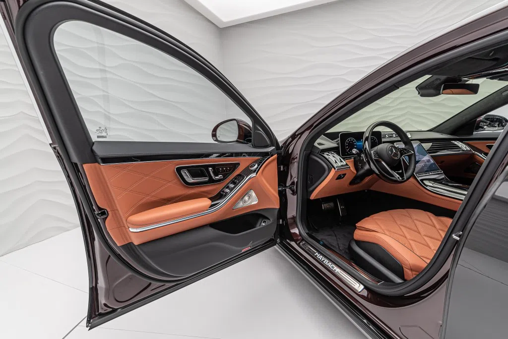 2022 Mercedes-Maybach S 580 interior, door panel