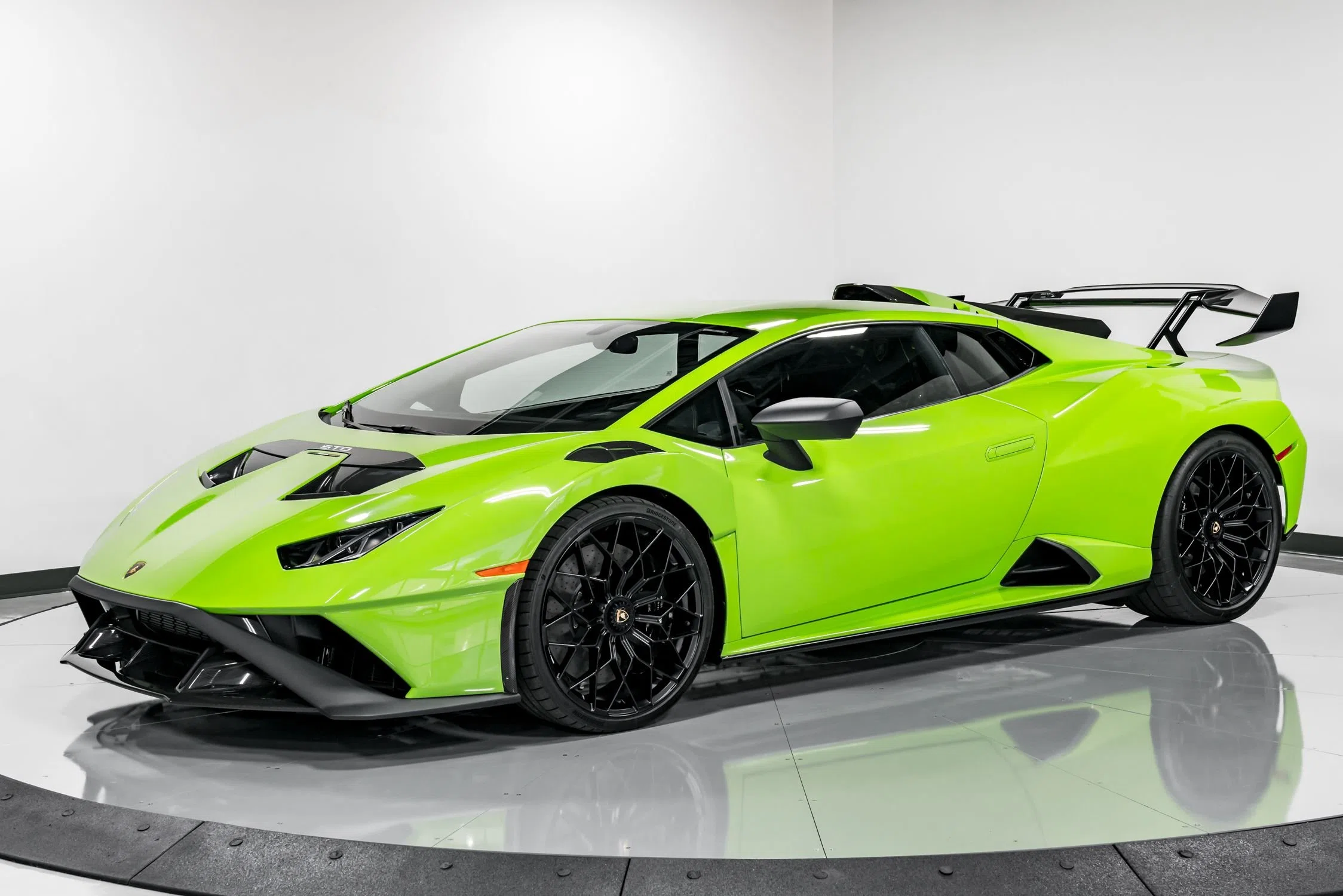 2022 Lamborghini Huracan STO