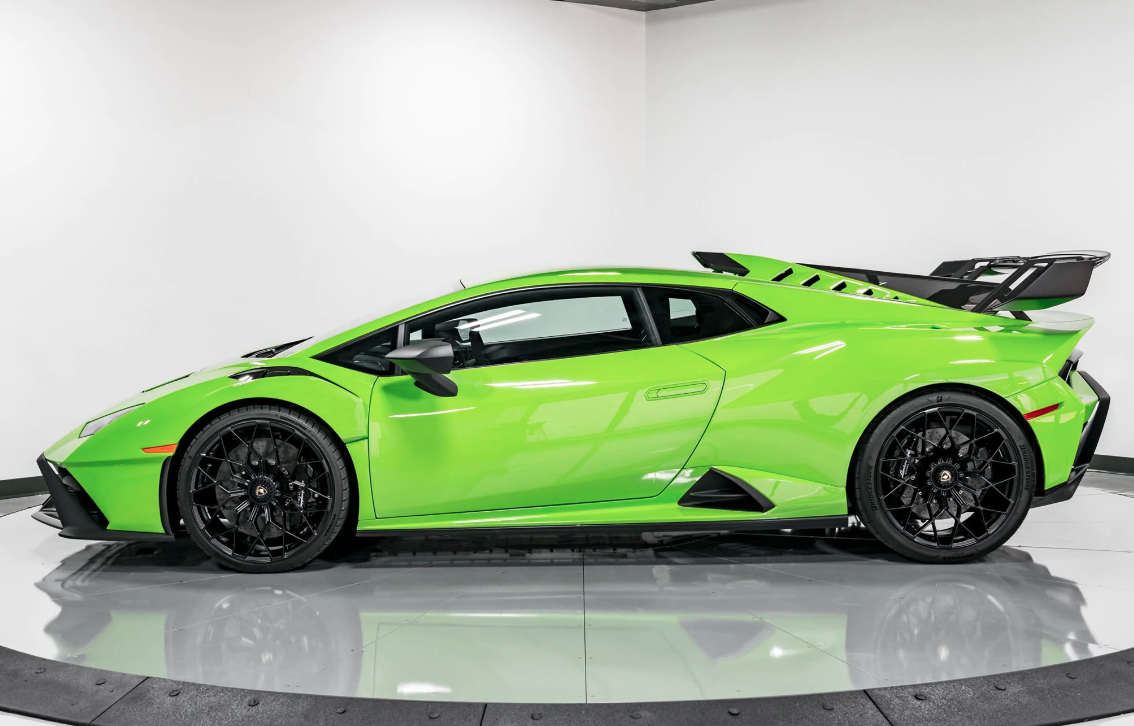 2022 Lamborghini Huracan STO, 2/13