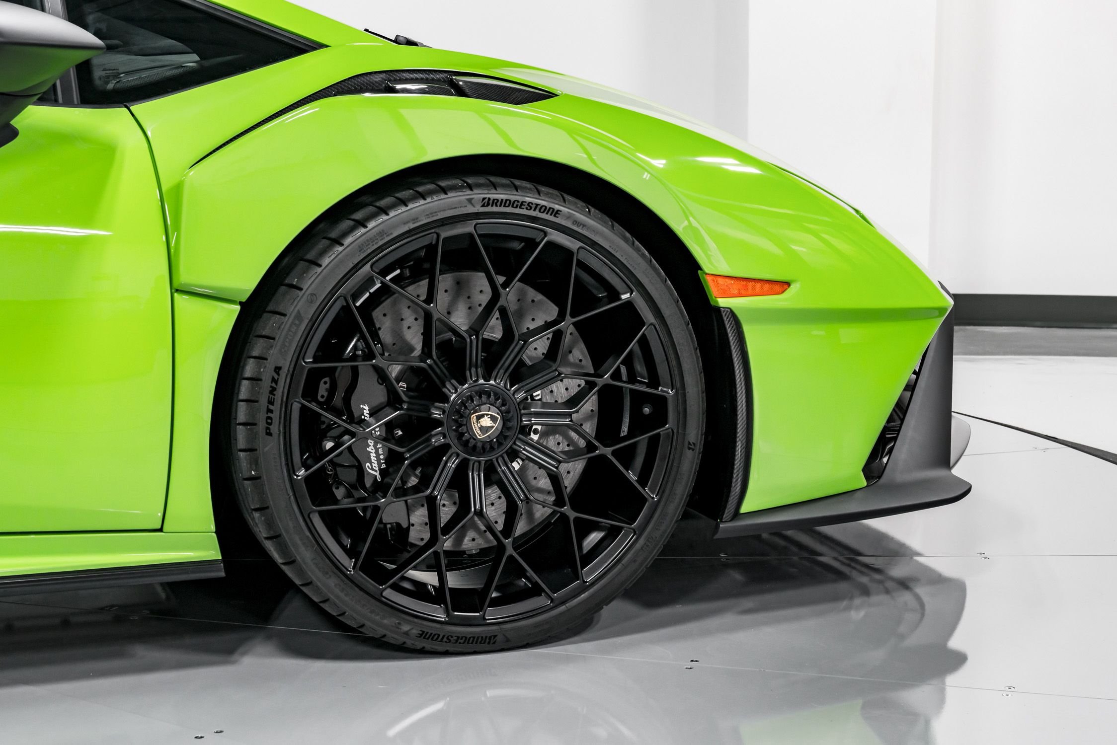 2022 Lamborghini Huracan STO, 8/13