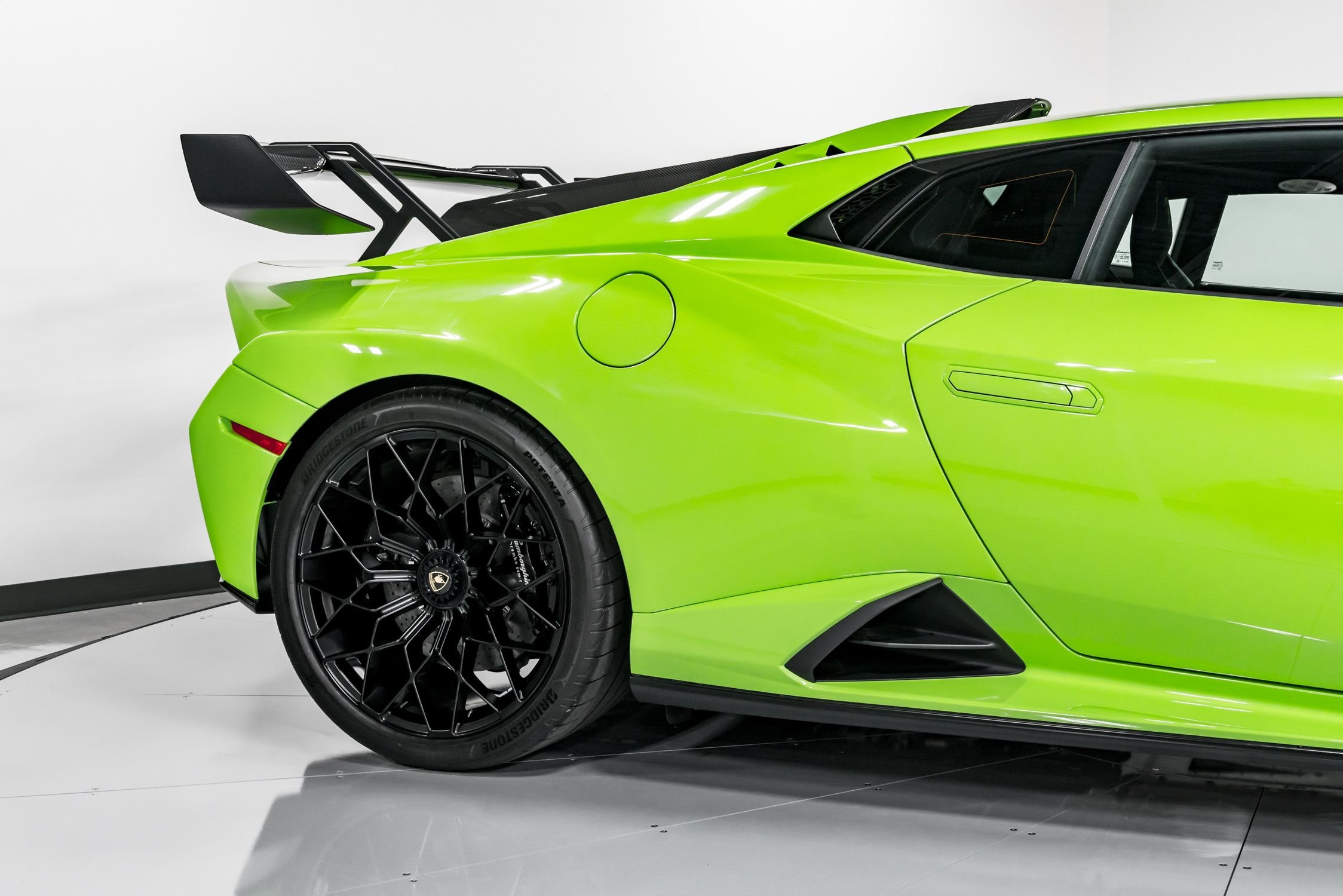 2022 Lamborghini Huracan STO, 9/13